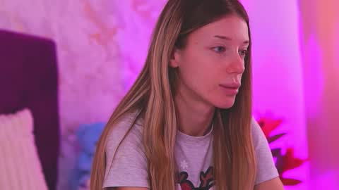 Snapshot of ellinanuria chatting on 03.18.26 EllinaNuria online show from 03.18.26