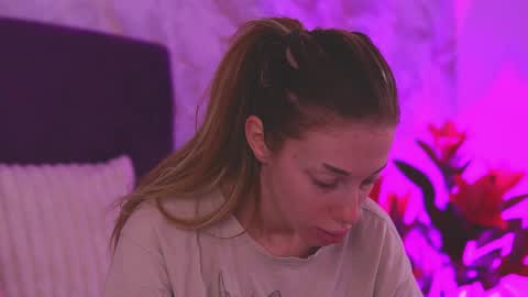 Snapshot of ellinanuria chatting on 03.19.26 EllinaNuria online show from 03.19.26