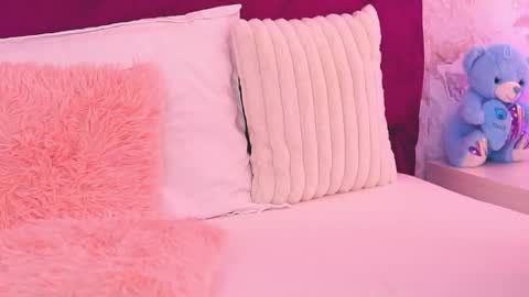 Snapshot of ellinanuria chatting on 03.21.26 EllinaNuria online show from 03.21.26