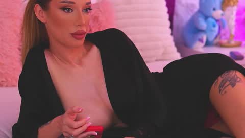 Snapshot of ellinanuria chatting on 03.27.26 EllinaNuria online show from 03.27.26