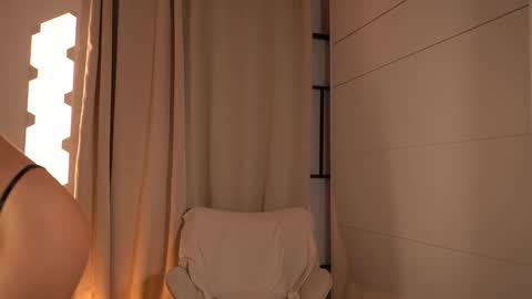 Caroline-ellin online show from 12.03.25