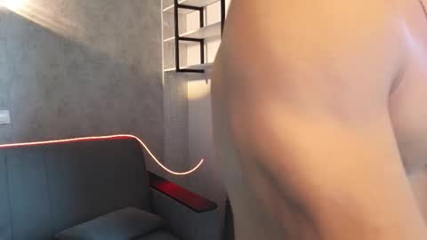 elliot_muscle04 online show from 10.07.25