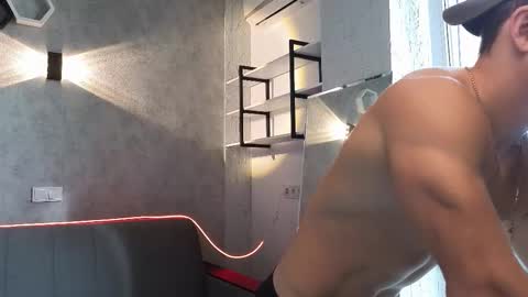 elliot_muscle04 online show from 10.20.25