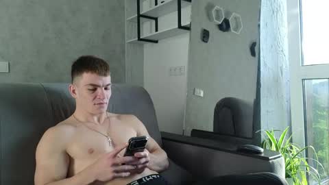 elliot_muscle04 online show from 05.05.26