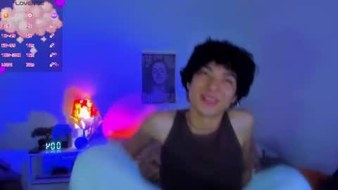 Snapshot of elliotvolkov chatting on 06.17.26 elliotvolkov online show from 06.17.26