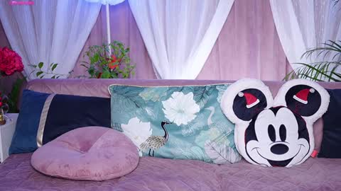 Snapshot of ellismeow chatting on 12.30.24 Ellis online show from 12.30.24