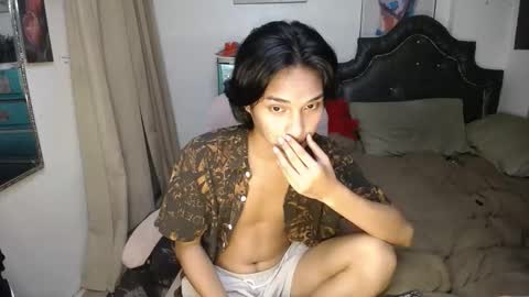 Snapshot of ellorrey chatting on 10.18.25 ELLORREY online show from 10.18.25