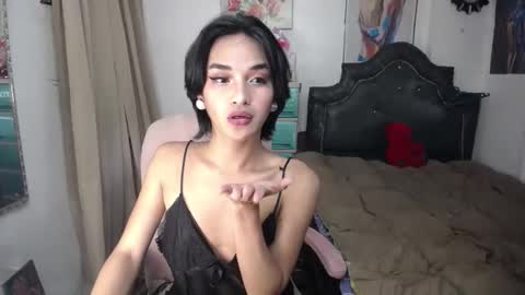Snapshot of ellorrey chatting on 10.21.25 ELLORREY online show from 10.21.25