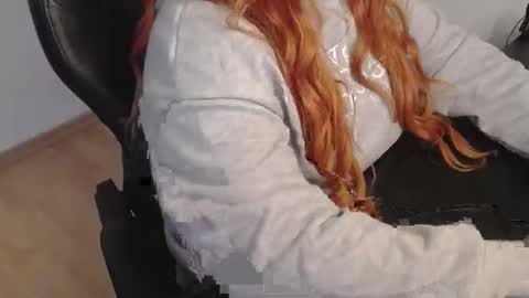 Snapshot of elly_petite chatting on 01.06.26 Elly online show from 01.06.26