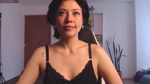 Snapshot of elly_uwuw chatting on 10.22.25 Emy Castro online show from 10.22.25