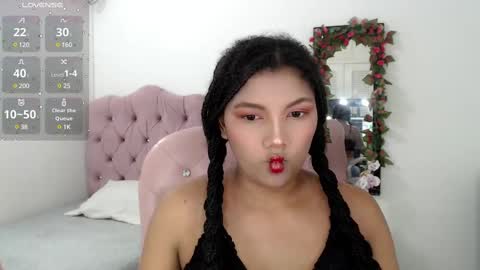 Snapshot of elly_willis chatting on 12.08.24 Elly online show from 12.08.24