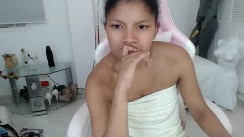 Snapshot of elly_willis chatting on 01.05.25 Elly online show from 01.05.25