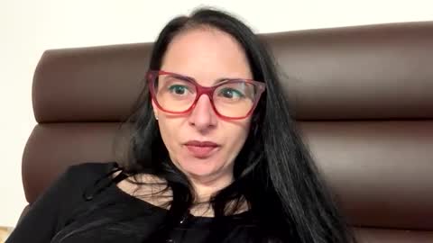 Snapshot of ellyadavis chatting on 11.22.25 ellyadavis online show from 11.22.25