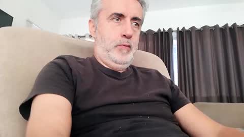 Snapshot of elmejorfvb2 chatting on 11.11.25 fer online show from 11.11.25