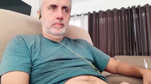 Snapshot of elmejorfvb2 chatting on 12.17.25 fer online show from 12.17.25