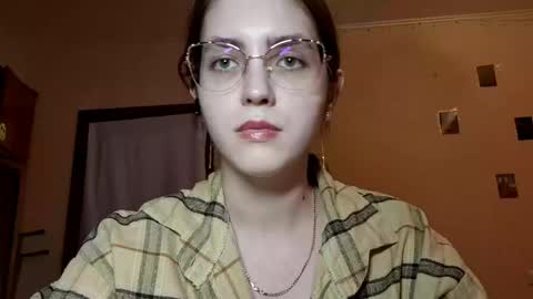 Snapshot of elmeraurora chatting on 04.17.26 Kate online show from 04.17.26