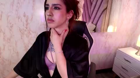 Snapshot of elodie_rouge chatting on 04.09.26 Elodie online show from 04.09.26