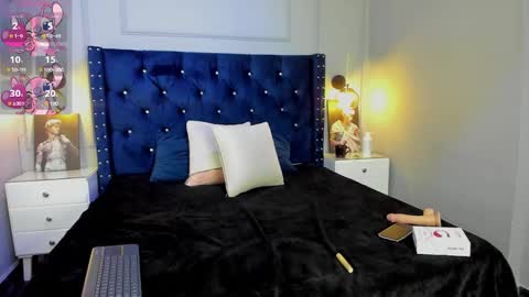 Snapshot of elodie_walker chatting on 01.16.25 Elodie online show from 01.16.25