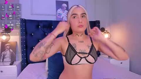 Snapshot of elodie_walker chatting on 01.21.25 Elodie online show from 01.21.25