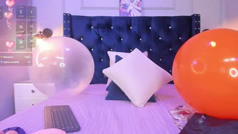 Snapshot of elodie_walker chatting on 01.31.25 Elodie online show from 01.31.25