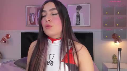 Snapshot of elodie_walker chatting on 11.06.25 Elodie online show from 11.06.25