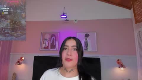 Snapshot of elodie_walker chatting on 11.27.25 Elodie online show from 11.27.25