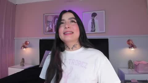 Snapshot of elodie_walker chatting on 12.04.25 Elodie online show from 12.04.25