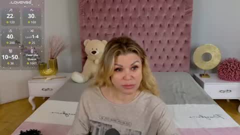 Snapshot of eloise_by chatting on 06.17.26 eloise_by online show from 06.17.26