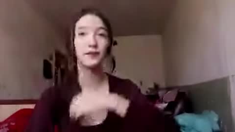Snapshot of elouisevallian chatting on 05.22.26 Elara online show from 05.22.26