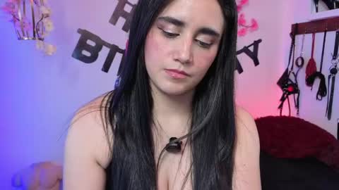 elowen_halley1 online show from 04.19.26