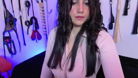 elowen_halley1 online show from 05.05.26