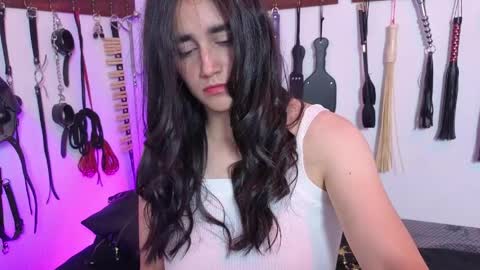 elowen_halley1 online show from 05.07.26