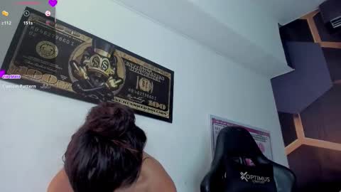 Snapshot of elsalombardi chatting on 10.18.25 Elsa online show from 10.18.25
