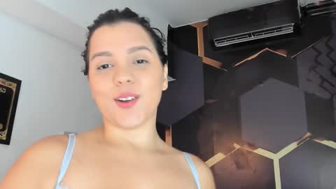 Snapshot of elsalombardi chatting on 10.21.25 Elsa online show from 10.21.25