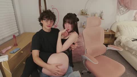 Snapshot of elslove chatting on 09.28.25 ELS online show from 09.28.25