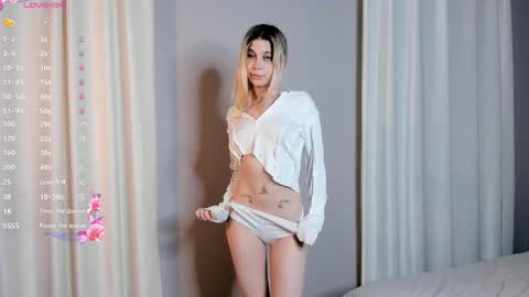 Snapshot of elswythbareford chatting on 10.15.25 Elizabeth online show from 10.15.25