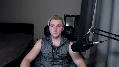 Snapshot of elvin_vaenight chatting on 10.14.25 Elvin Vaenight online show from 10.14.25