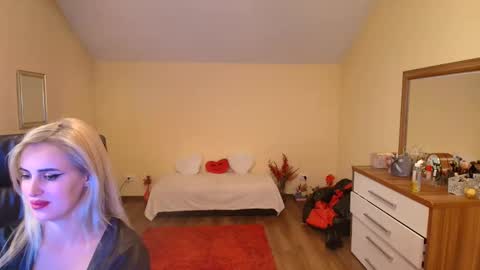 elysia3333 online show from 10.21.25