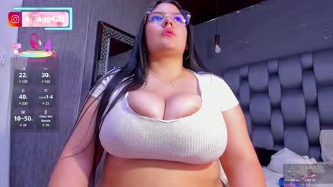 Snapshot of ema_grey1 chatting on 11.11.25 ema_grey1 online show from 11.11.25