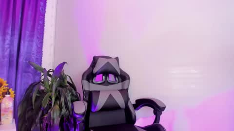 Snapshot of ema_lambert chatting on 12.16.24 Ema Lambert online show from 12.16.24