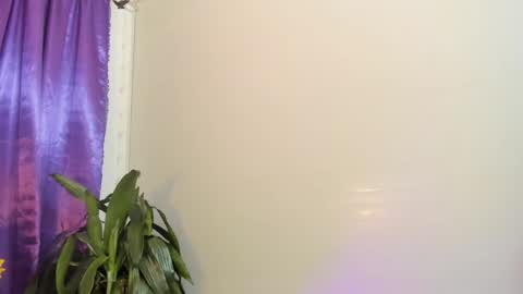 Snapshot of ema_lambert chatting on 12.17.24 Ema Lambert online show from 12.17.24