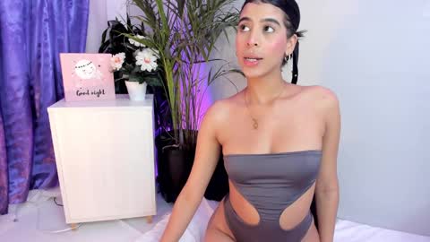 Snapshot of ema_lambert chatting on 01.13.25 Ema Lambert online show from 01.13.25