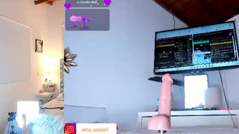 Snapshot of ema_saenz_ chatting on 07.30.26 Sofia online show from 07.30.26