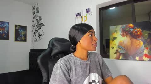 Snapshot of emattaylor chatting on 12.03.24 . online show from 12.03.24