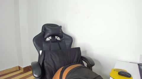 Snapshot of emattaylor chatting on 01.22.25 . online show from 01.22.25