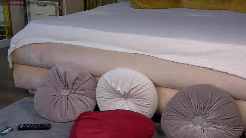 emawil online show from 09.14.25