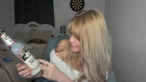 Snapshot of emberpheonixxx chatting on 12.12.24 Ember Pheonixxx online show from 12.12.24