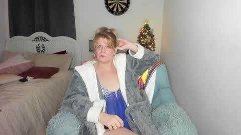 Snapshot of emberpheonixxx chatting on 12.23.24 Ember Pheonixxx online show from 12.23.24