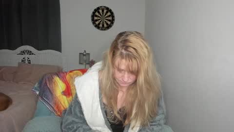 Snapshot of emberpheonixxx chatting on 01.06.25 Ember Pheonixxx online show from 01.06.25