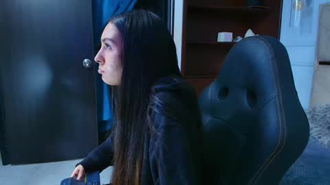 Snapshot of emelie_ch_ chatting on 12.31.24 Emily online show from 12.31.24